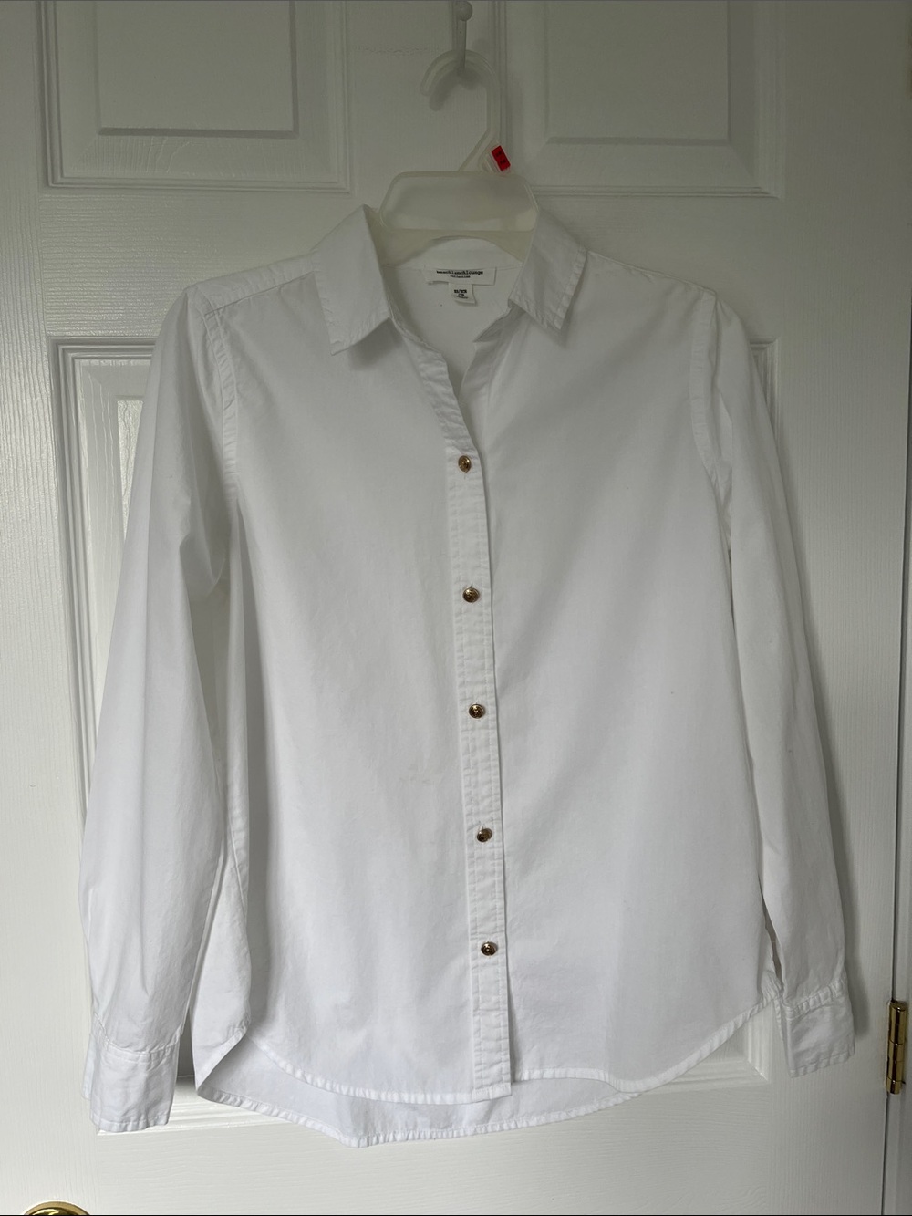 beachlunchlounge White Button-Up Dress Shirt. NEW. never worn